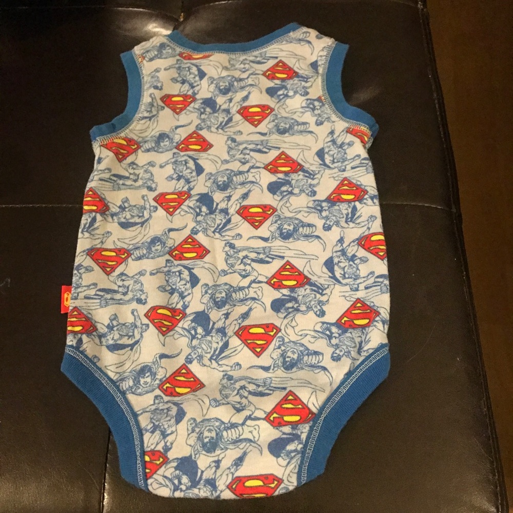 Superman onsie by DC comics..sz 3-6 months. Nice